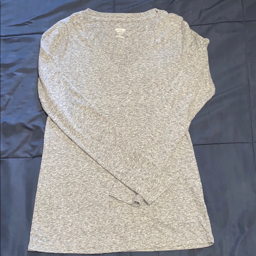 Long sleeve v neck tee